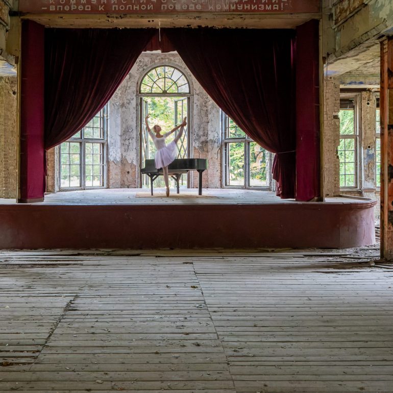 dancer in lost place